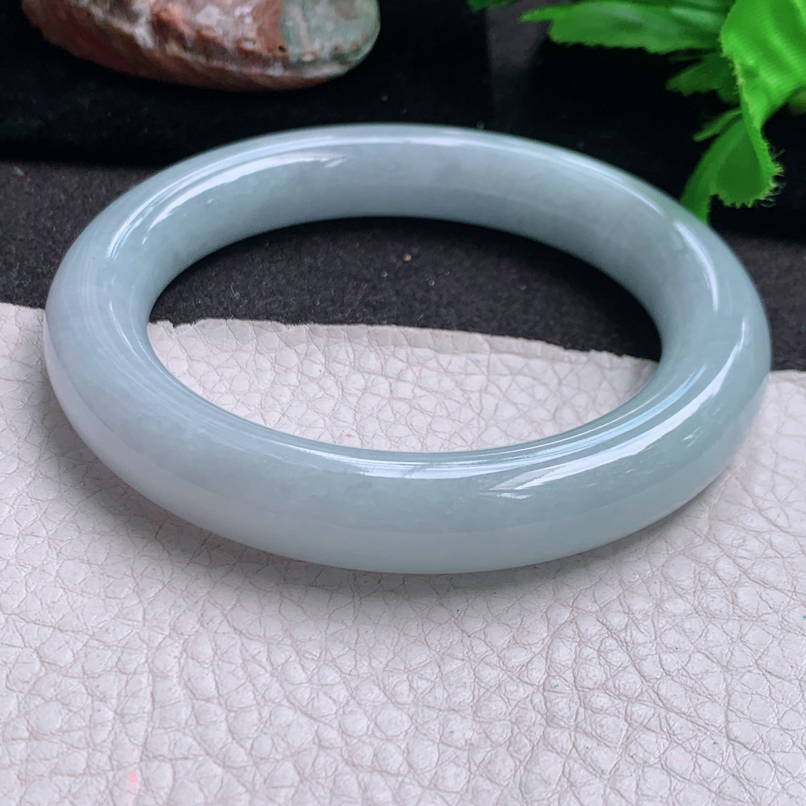 hh大圈口61*12胖圆镯 缅甸翡翠a货玉手镯大气浅绿圆条玉手环