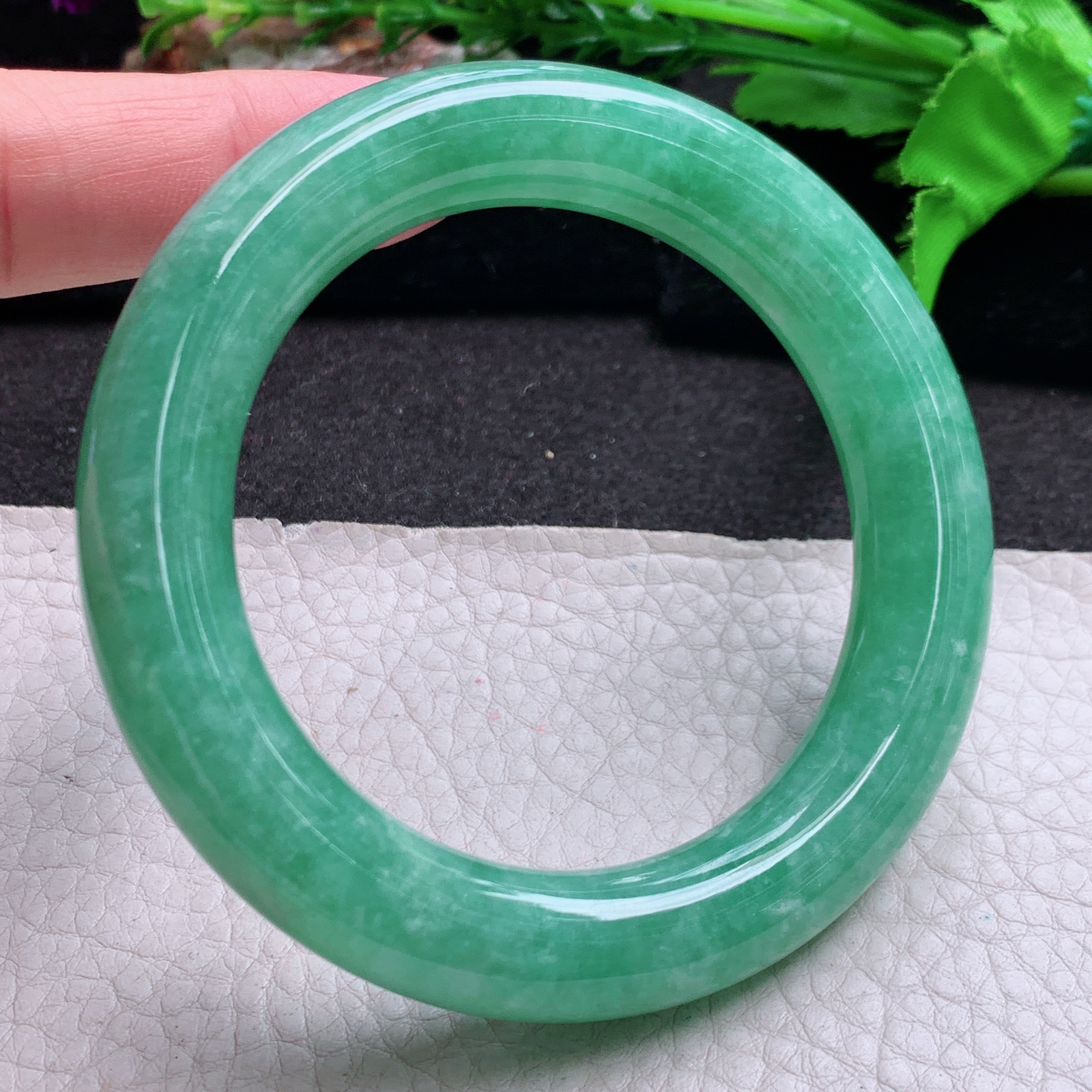 js自然光56*12.2*12胖圆镯 缅甸翡翠a货玉手镯胖嘟嘟满绿圆条玉手环