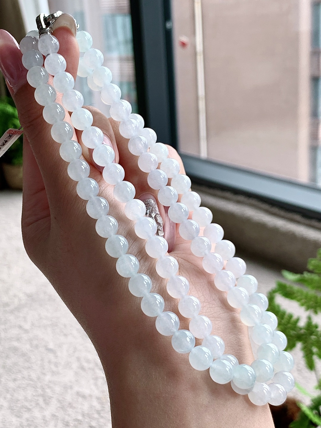 珠子冰白冰珠链圆珠子珠链,说明缅料性比高,尺寸7.8-7.6mm，33cm,重量72.2克