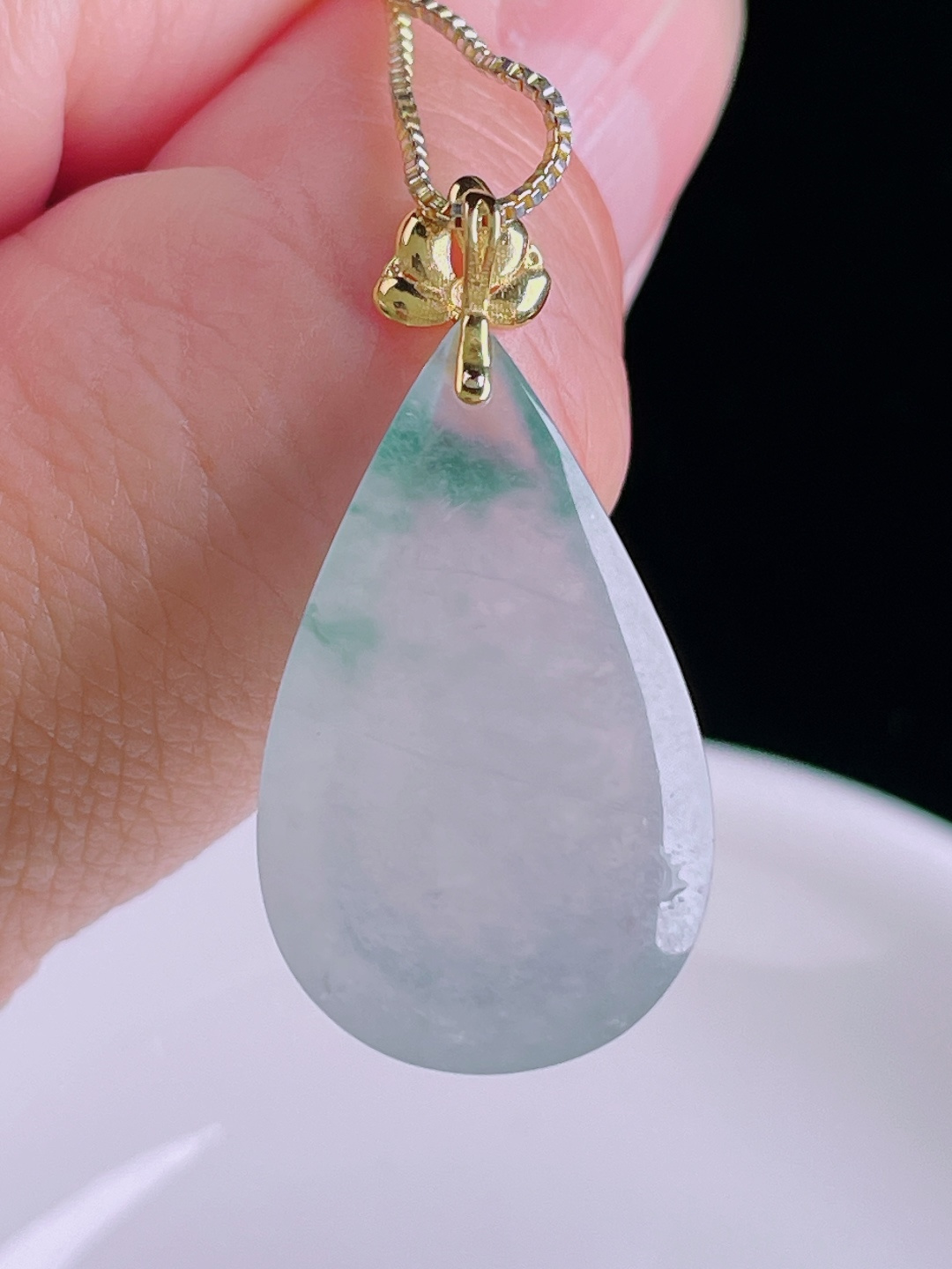 冰种水滴，18k镶嵌，老种起光，细底通透，尺寸：32.9裸石27.3/16.7/6mm0827