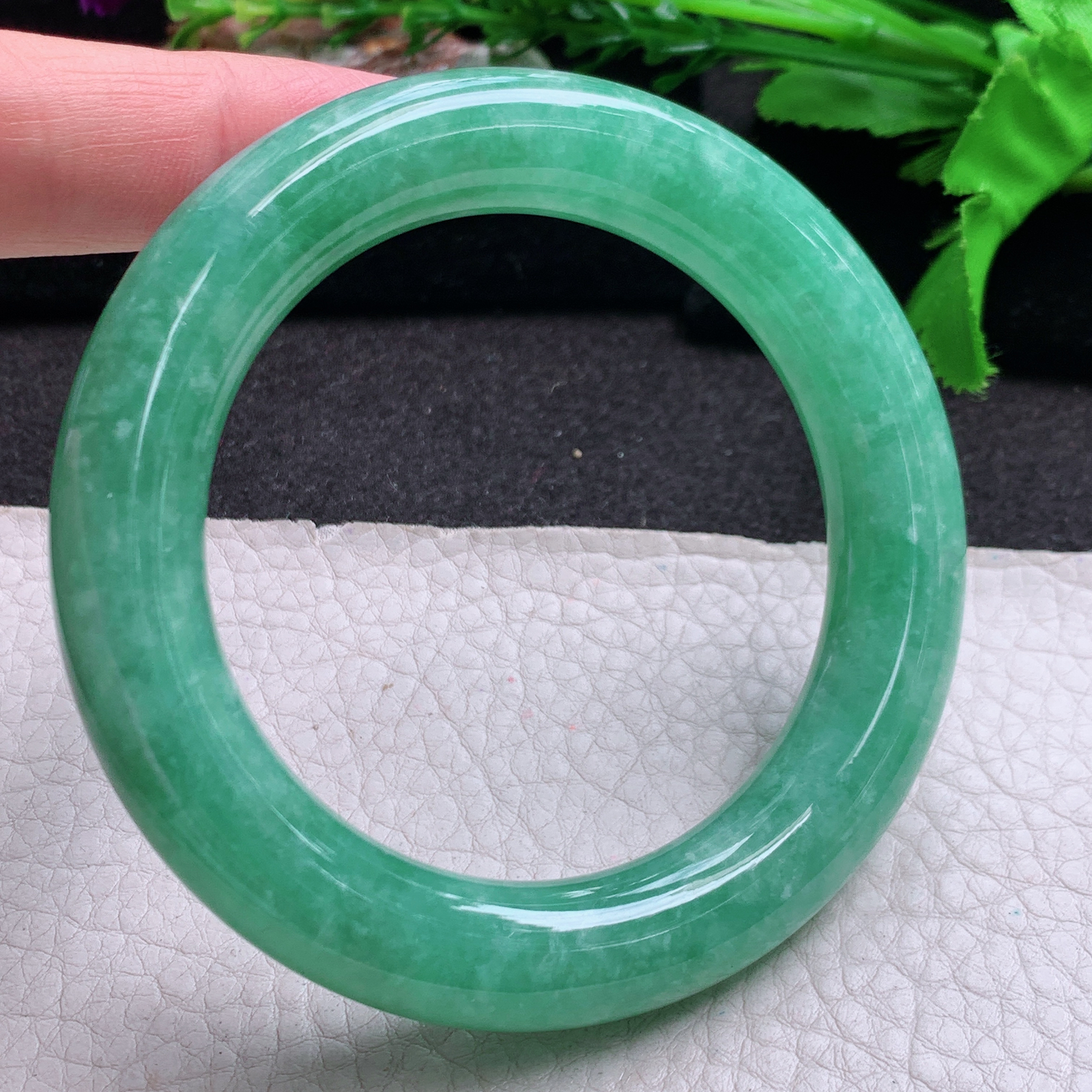 js自然光56*12.2*12胖圆镯 缅甸翡翠a货玉手镯胖嘟嘟满绿圆条玉手环