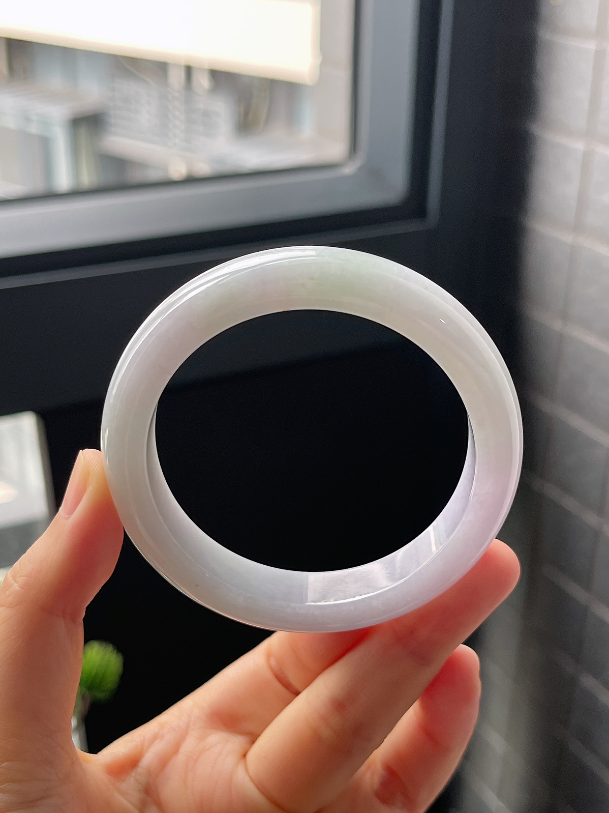 圈口53.8，糯化种春带彩翡翠正圈手镯