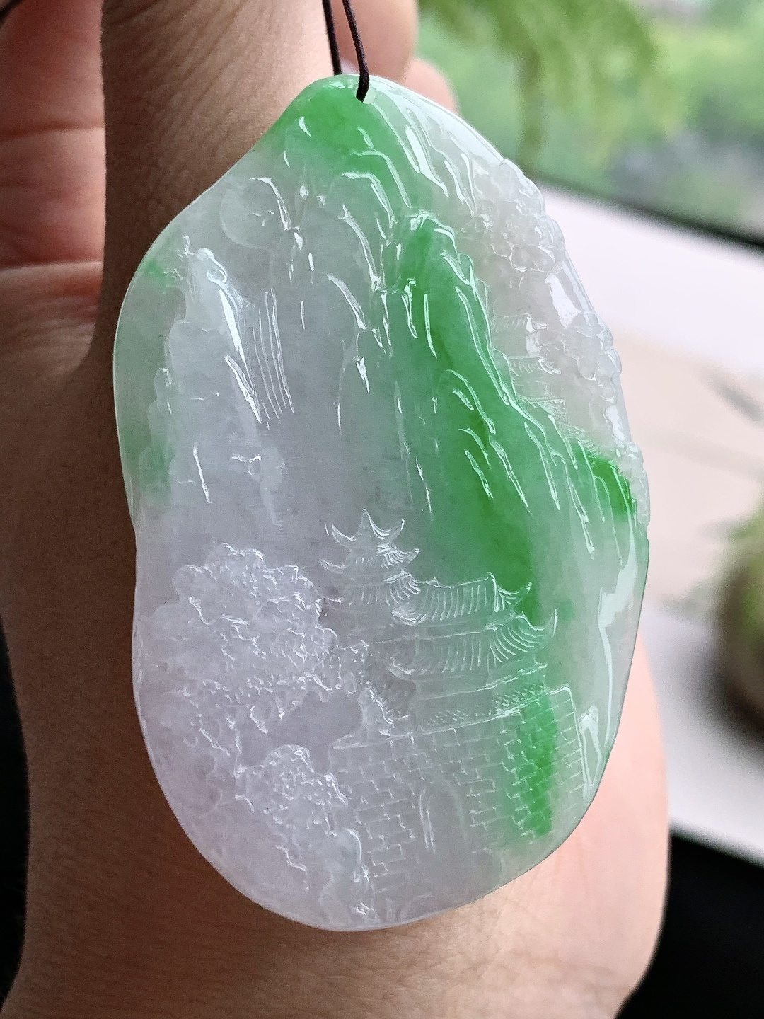 糯冰飘阳绿山水牌吊坠,性比高