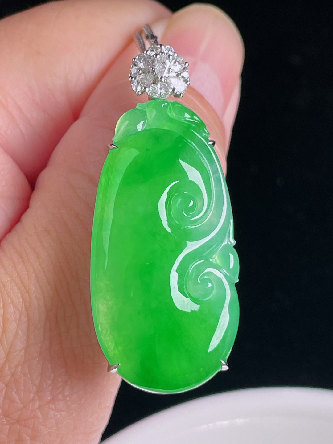阳绿如意，18k镶嵌，老种起光，细底通透，尺寸：45/20.6/11mm0827