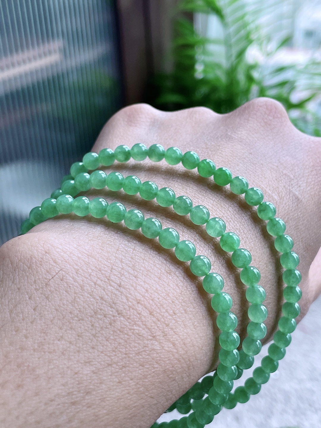 珠子冰晴绿珠链圆珠珠子珠链,说明缅料性比高,尺寸4.8mm，33cm,重量29.8克