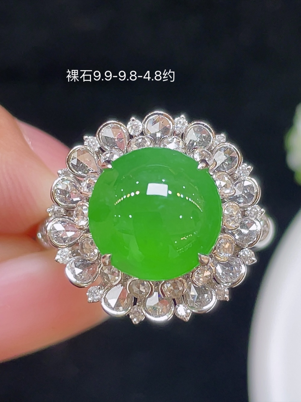 ️【高冰正阳绿，戒指】大件饱满，通透水润，玉质细腻，翠色鲜艳，18k金奢华钻石镶嵌️，9.9-9