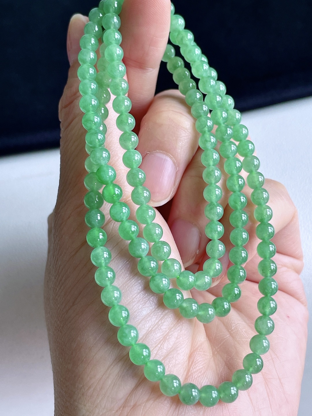 珠子冰晴绿珠链圆珠珠子珠链,说明缅料性比高,尺寸4.8mm，33cm,重量29.8克