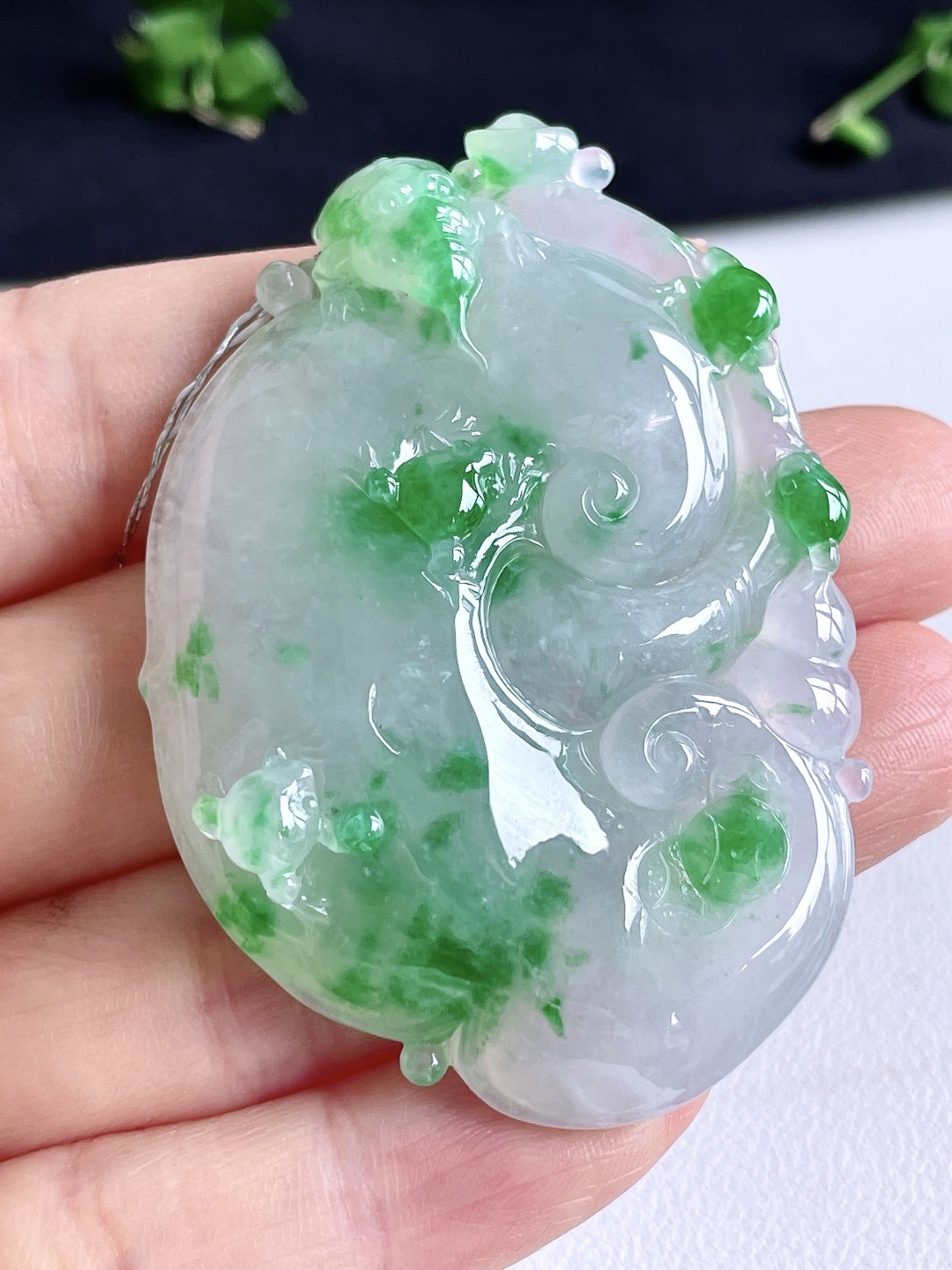 高冰飘绿花如意大如意吊坠,说明:缅料性比高飘花,尺寸:58.8-40.5-11.3,重量:35.6克