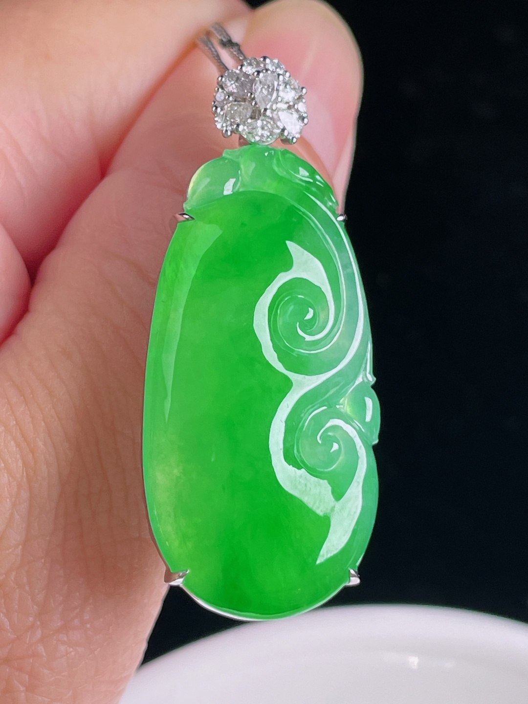 阳绿如意，18k镶嵌，老种起光，细底通透，尺寸：45/20.6/11mm0827