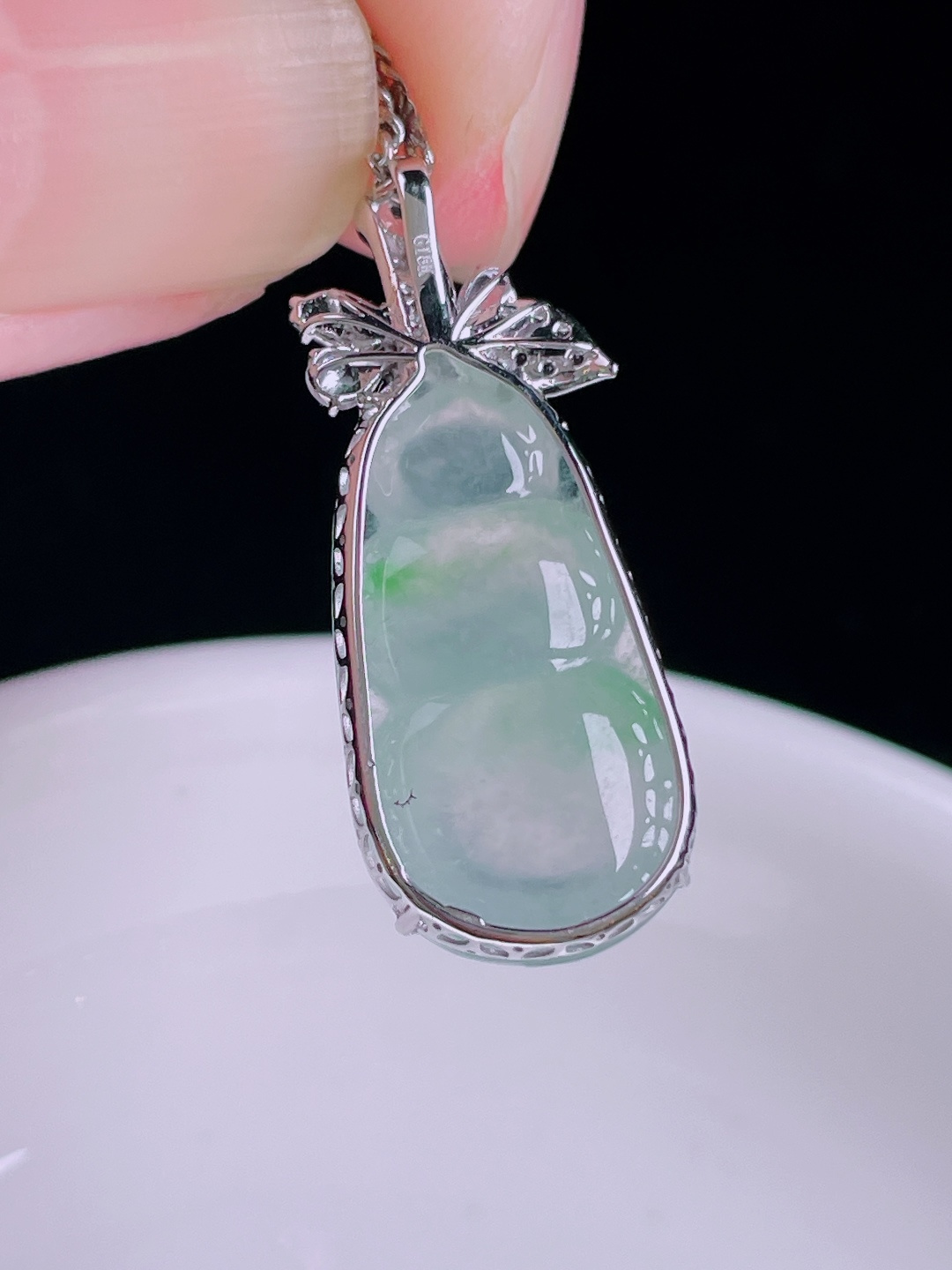 冰种豆子福豆，18k镶嵌，老种起光，细底通透，尺寸：28.6/12.3/6.6mm0827