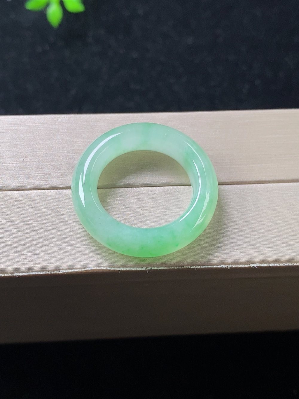 冰飘绿戒指，无裂，内径尺寸17.5-6.2-4.8mm，15号手寸,827xddg