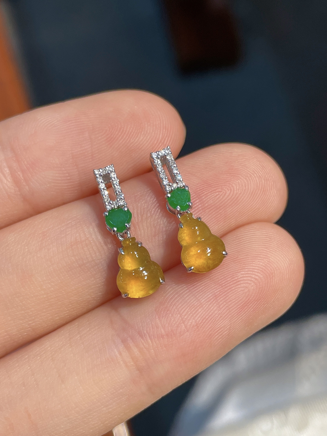 黄翡葫芦耳钉,无裂,18k金镶嵌,17.2-5.7-4.8
