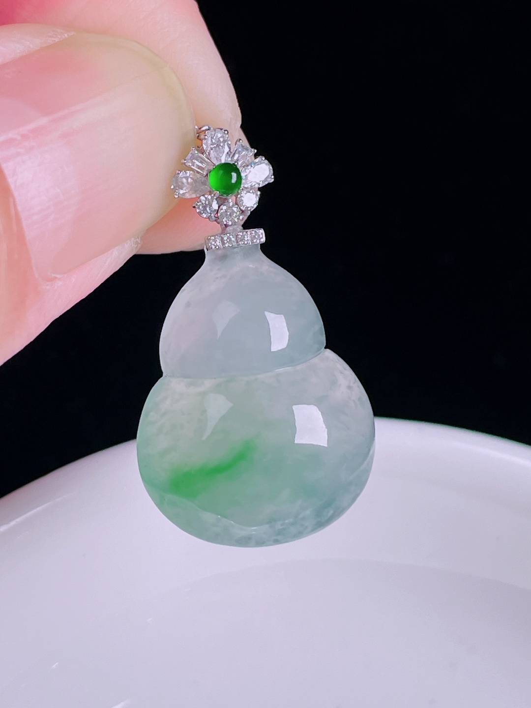 冰种葫芦，18k镶嵌，老种起光，细底通透，尺寸：28.3裸石21/16.8/6.3mm0827