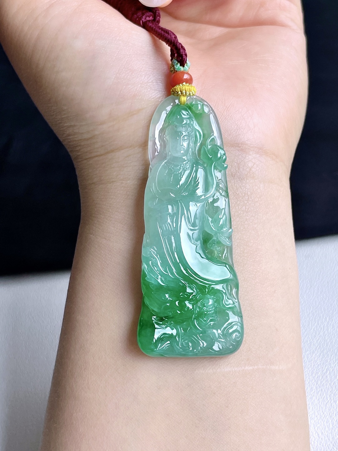 冰飘绿花御龙大势至菩萨持莲观音牌吊坠,说明:缅料 无裂 性比高 飘花,尺寸:68.3-27-6.8