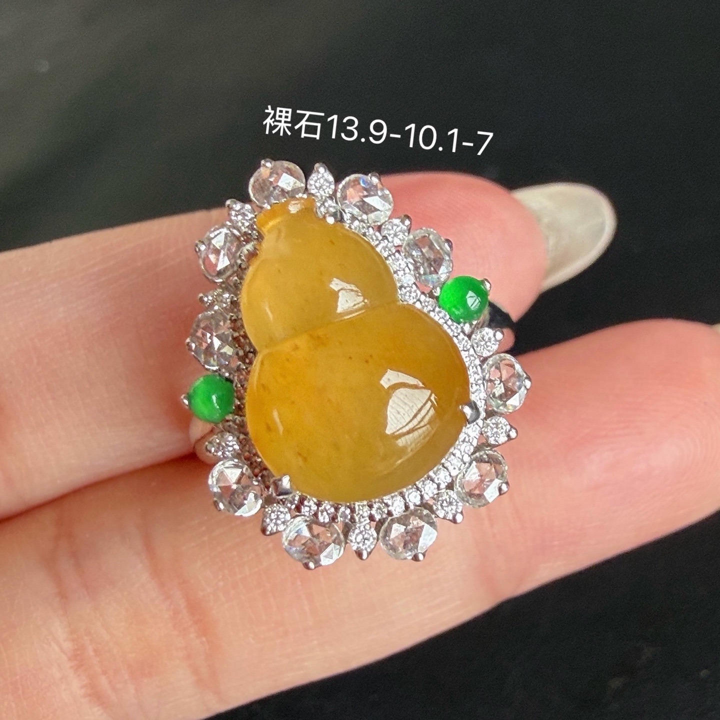 ️自然光实拍 缅甸翡翠A货 冰种黄翡葫芦戒指 厚装 饱满 时尚靓丽款设计 豪华镶 18k金钻石 无