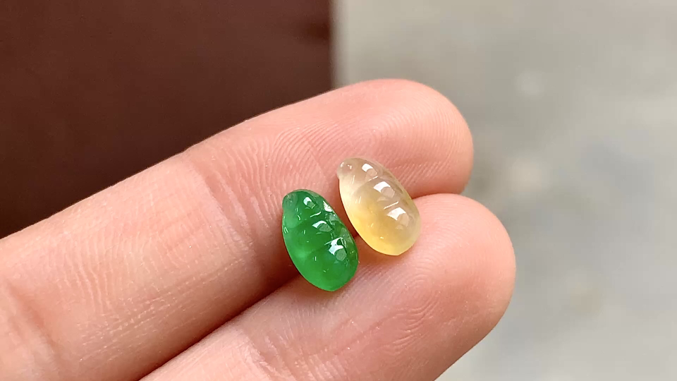 满色黄金福豆一对,8.8*5.3*2.8 完整