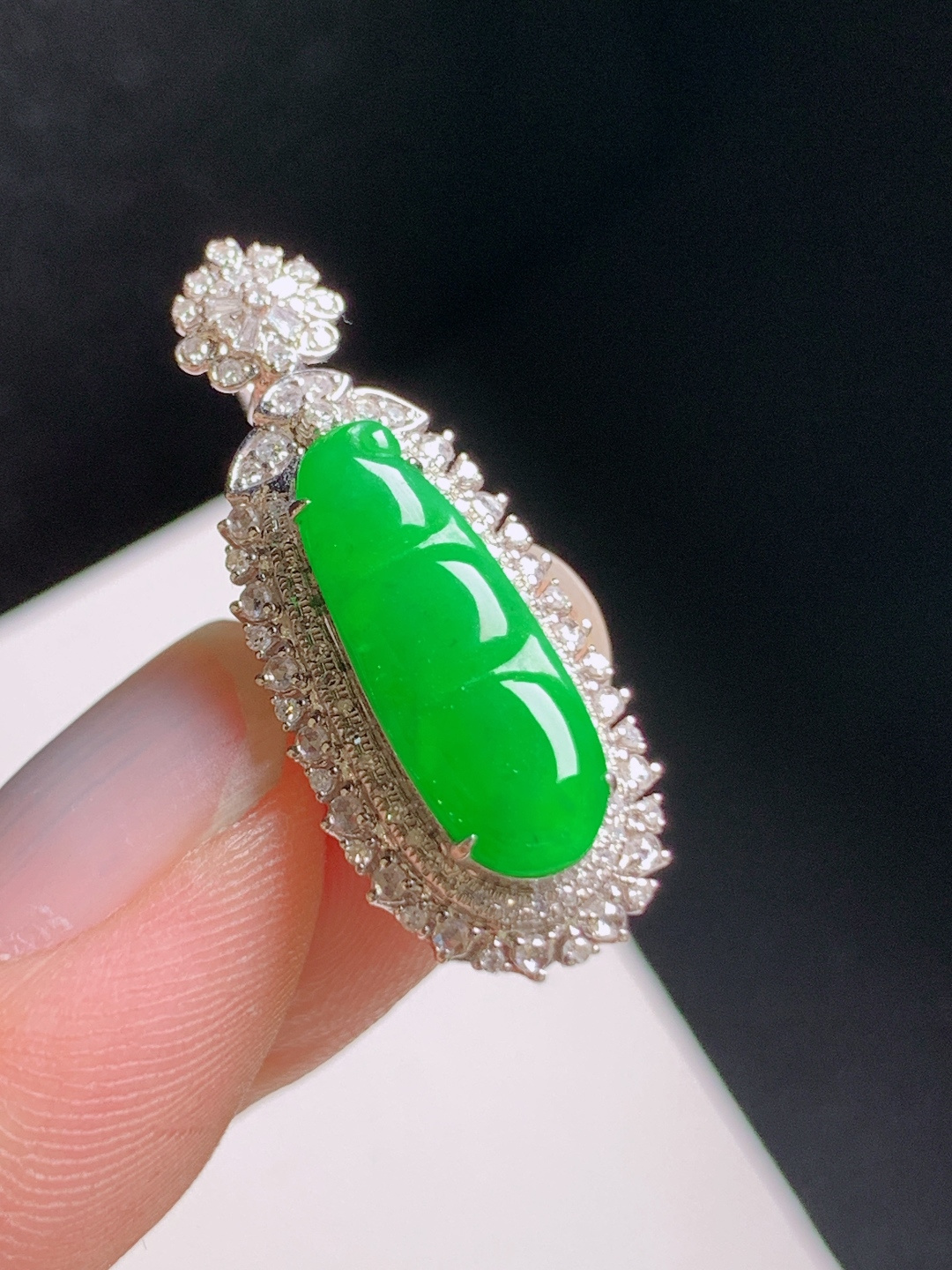 正阳绿福豆吊坠，色泽鲜亮，种水通透，四季平安