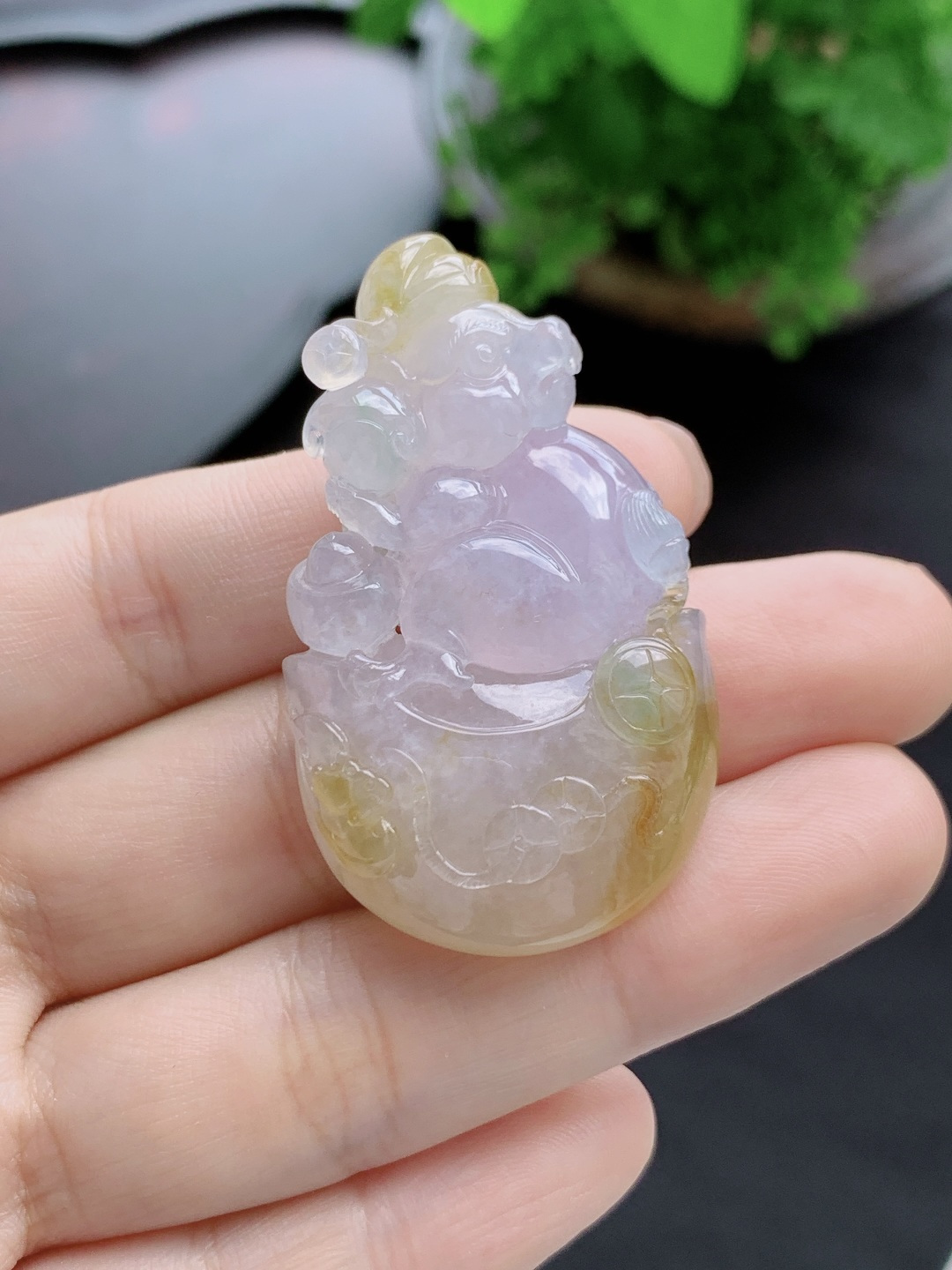 冰飘黄翡生肖猪牌吊坠,性比高,超厚