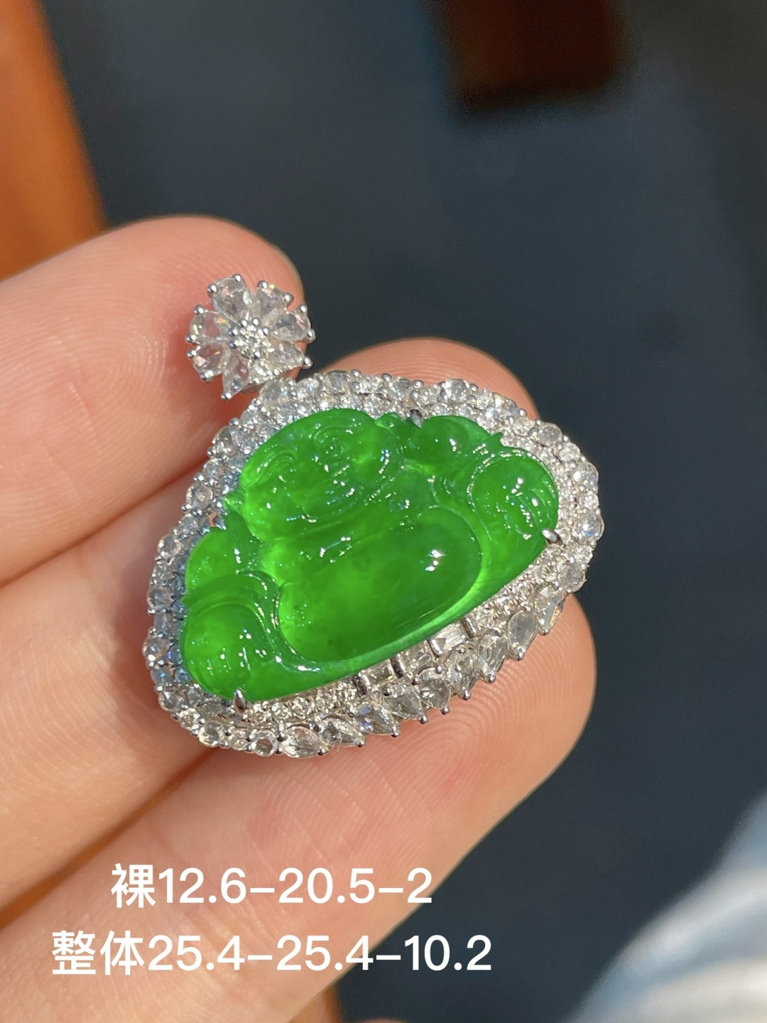 阳绿佛公吊坠,无裂,18k金镶嵌,强烈推荐，25.4-25.4-10.2