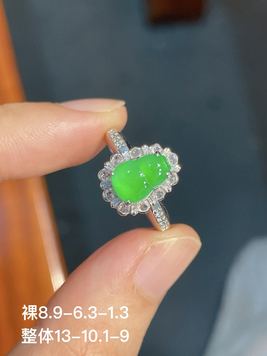 阳绿葫芦戒指,18k金镶嵌,强烈推荐，13-10.1-9
