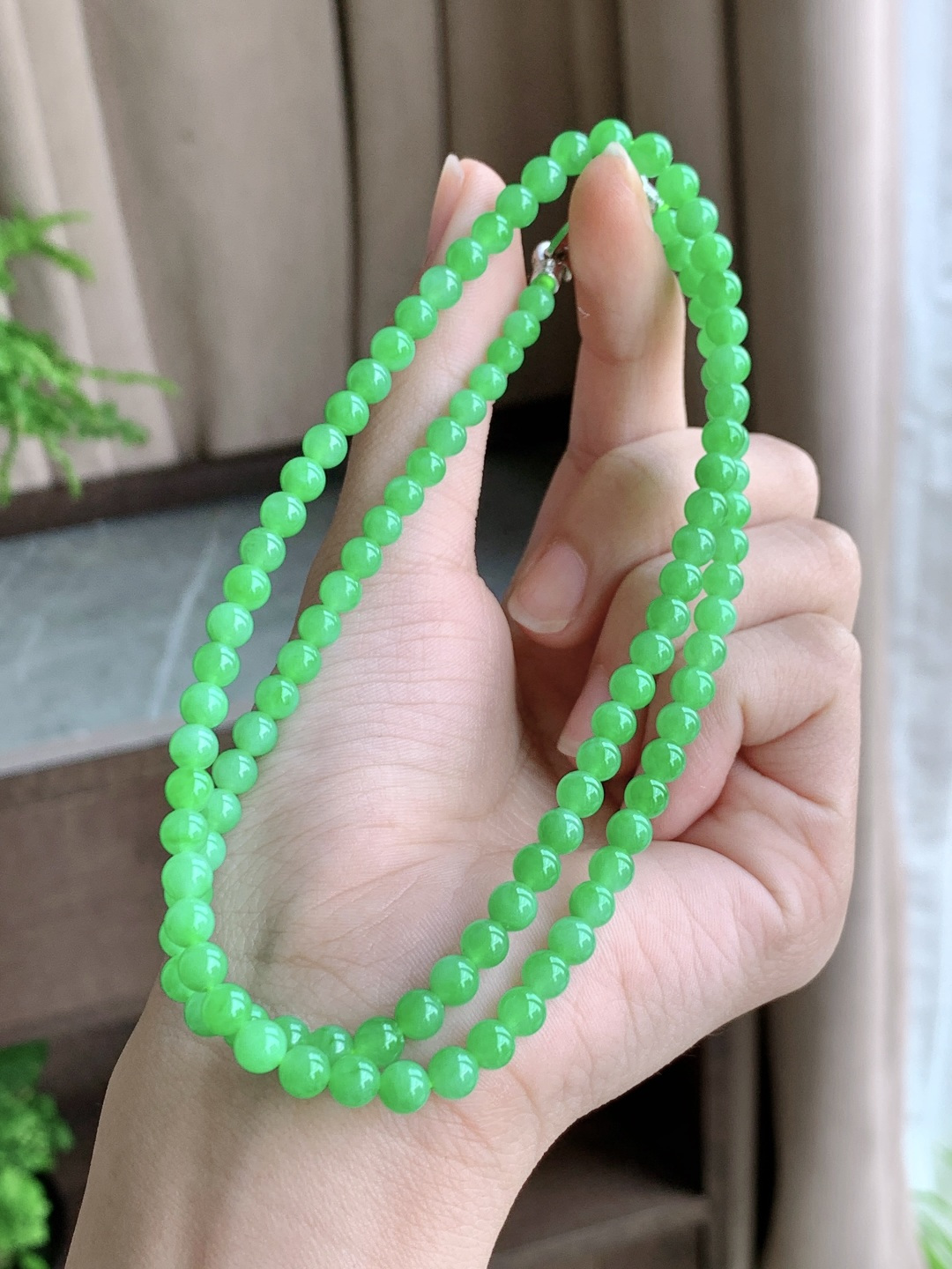 珠子冰阳绿珠链满绿圆珠子珠链,说明缅料性比高满色,尺寸5-4mm，25cm,重量23.9克
