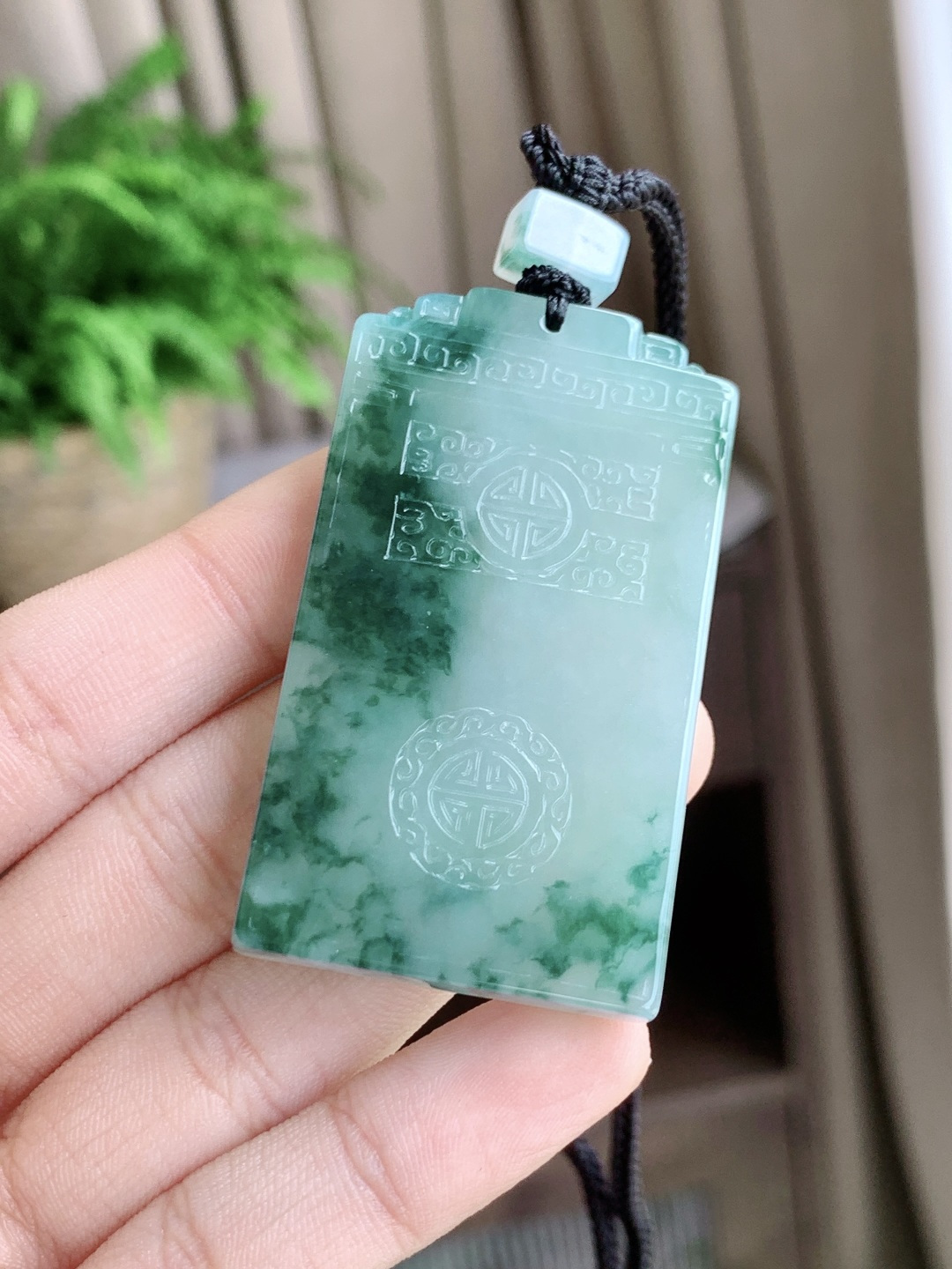 冰飘花大仿古牌无事牌吊坠，缅料性比高，尺寸53.7-30.6-5.7，重量34.6克
