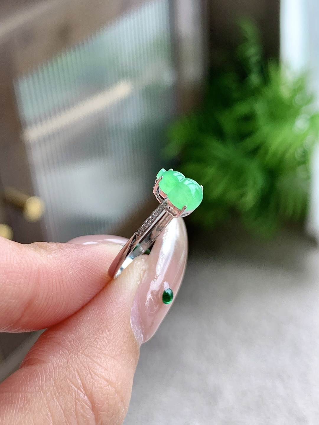 冰阳绿葫芦戒指,18k金镶嵌,无裂,性比高,圈口13号,重量1.4克
