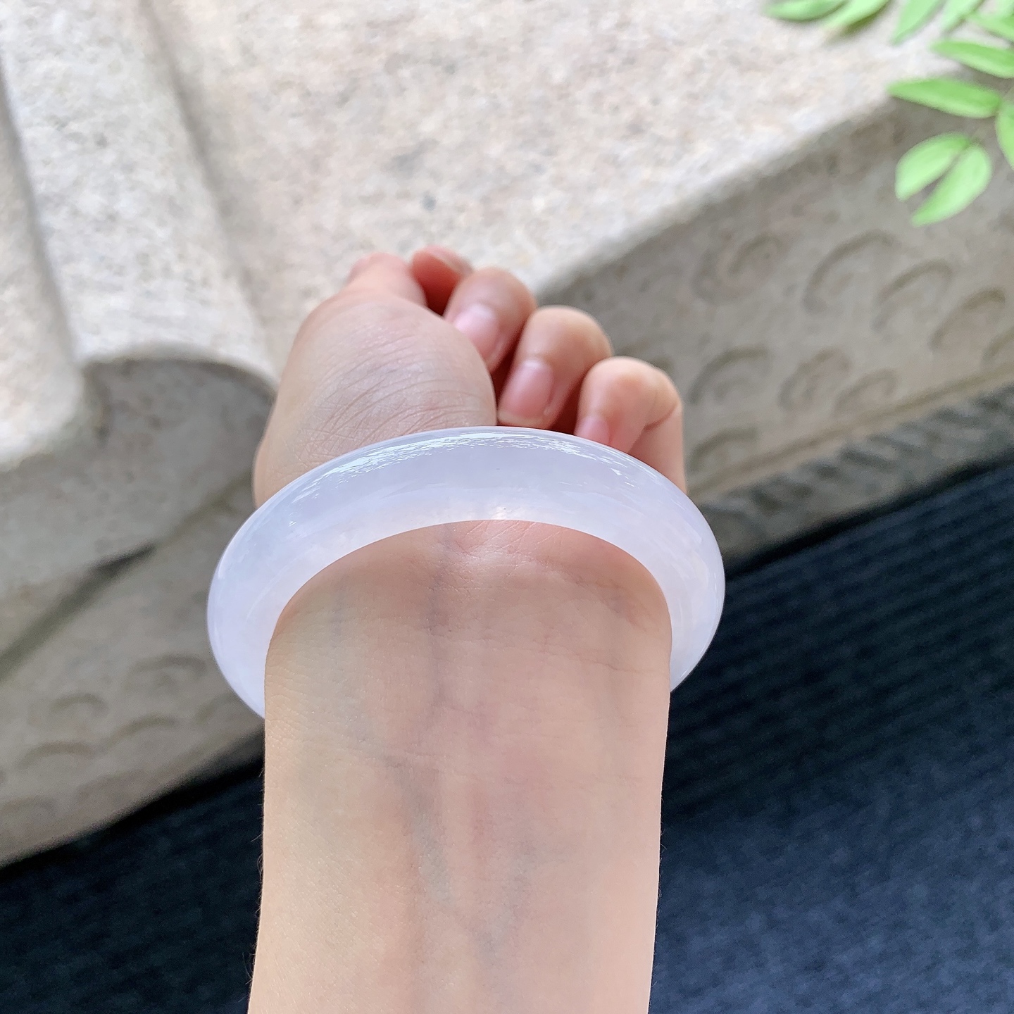 正圈52 53,圈口53.1/10.4/8.6,编码Q5082887,糯冰粉紫，水润，种老，细腻，打灯有棉絮