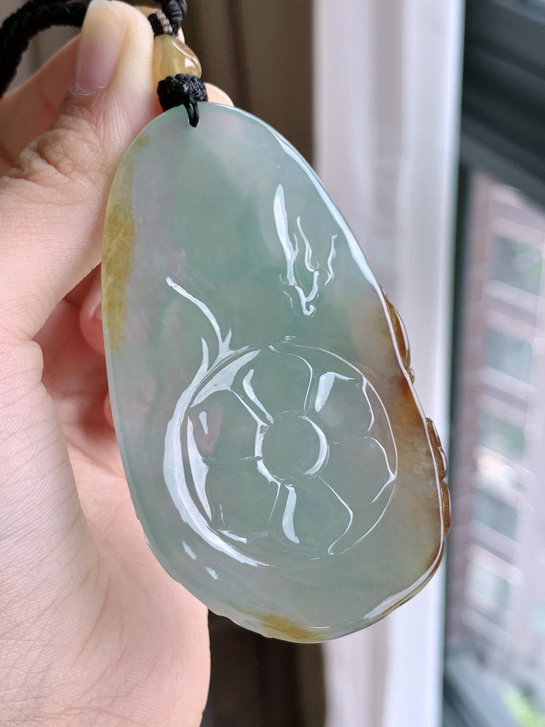 冰晴水自在观音牌吊坠,飘黄翡 俏色巧雕 厚装