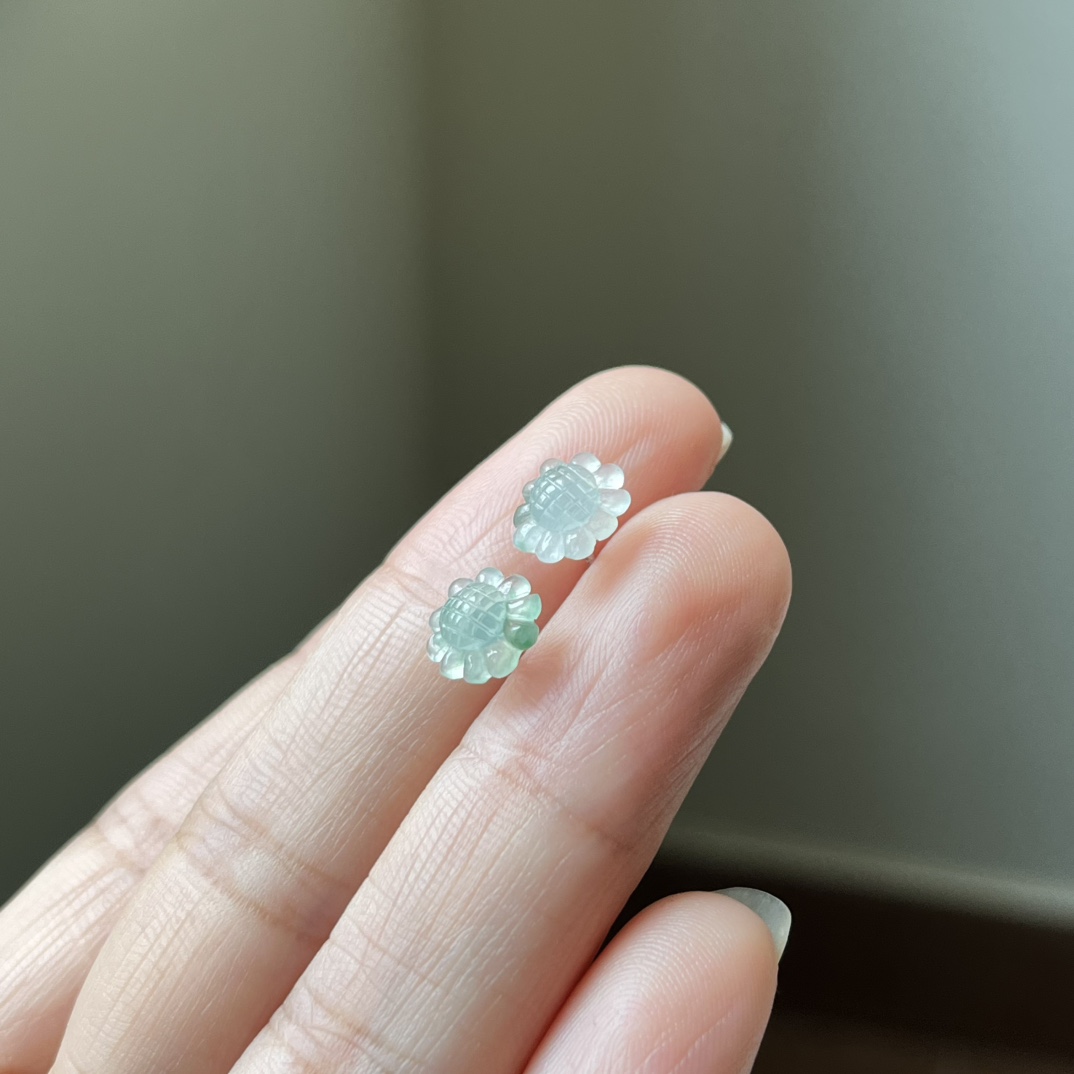3号，18K金扣镶冰种飘花俏色向日葵耳钉，太阳花，向阳花，种水好，冰透无裂，尺寸8.5×4.5，送耳塞，亏本出