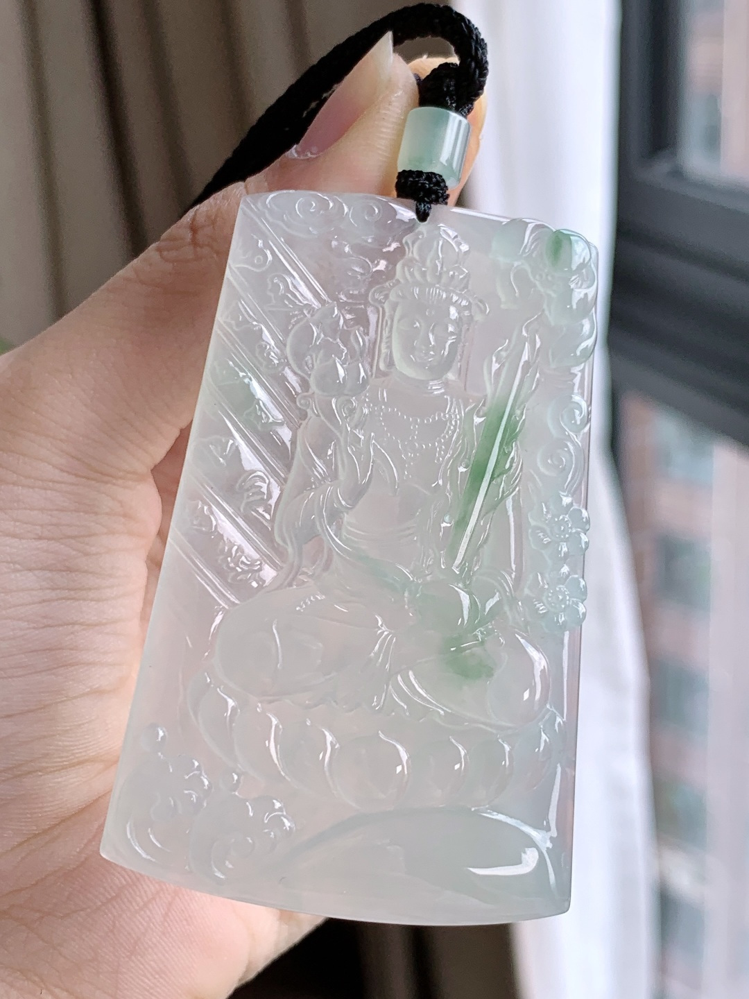 冰胶飘绿花虚空藏菩萨牌吊坠,缅料 性比高 飘花 水润通透,尺寸68-43.5-5.3,重量42克