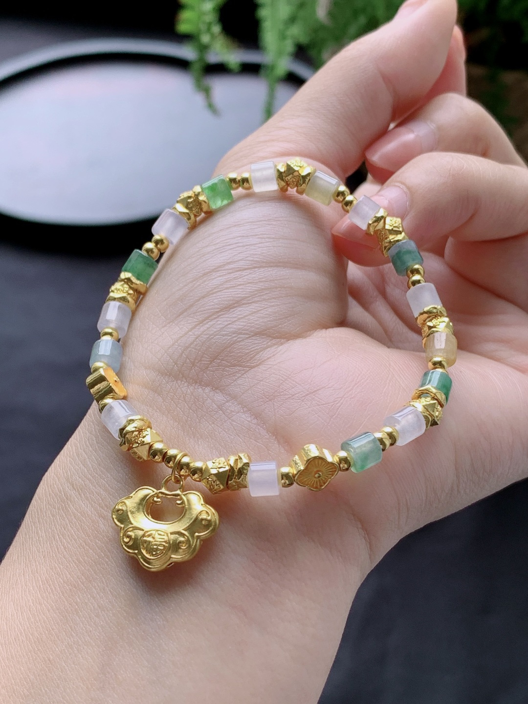 冰多宝手串桶珠珠子手串,足金镶嵌,性比高,平安锁,尺寸4.8-4.2mm,重量5.9克