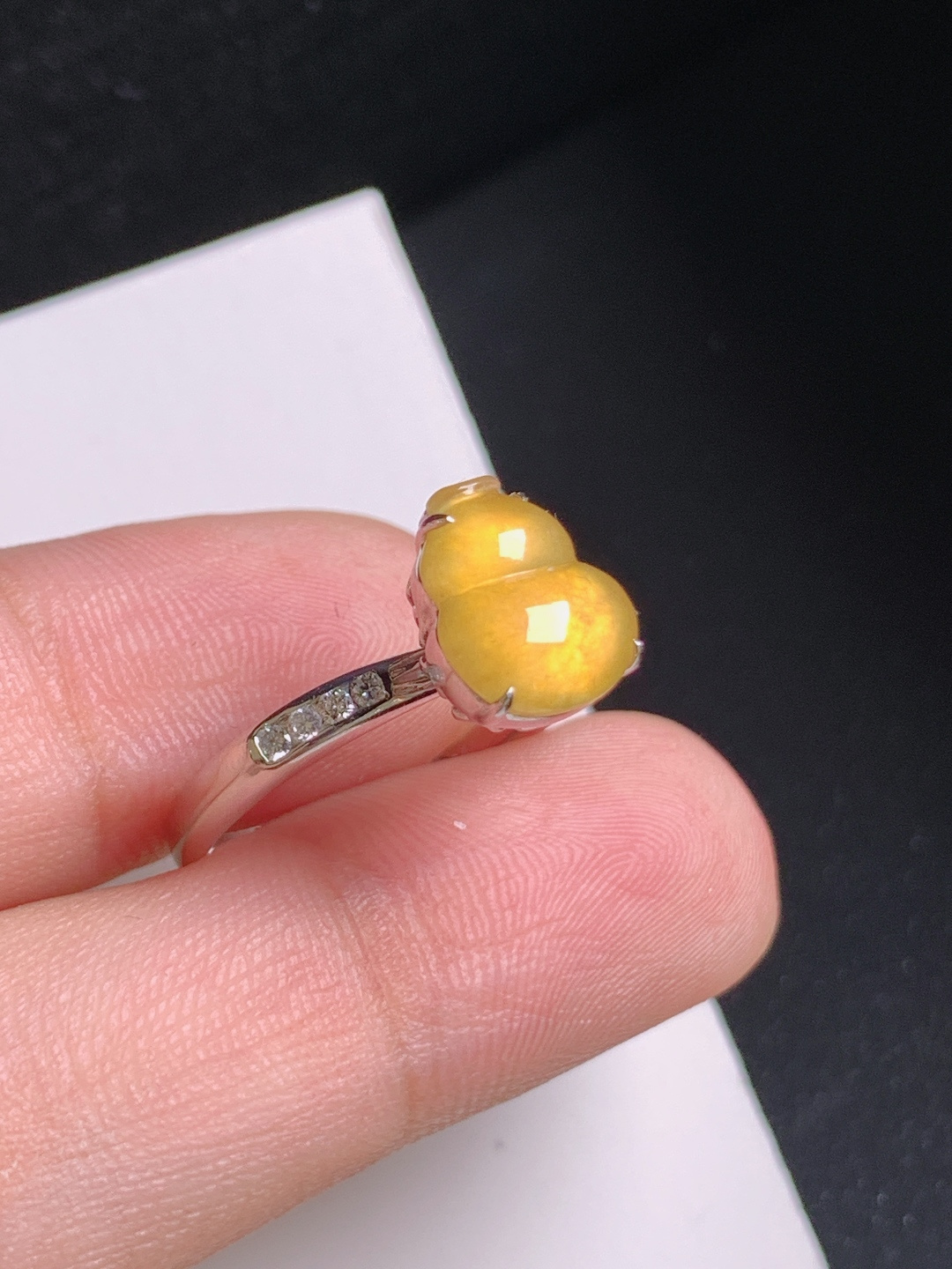 冰黄翡葫芦戒指，通透起光，形态圆润，纳福聚财，裸石10.1-8.7-3.5，圈口14