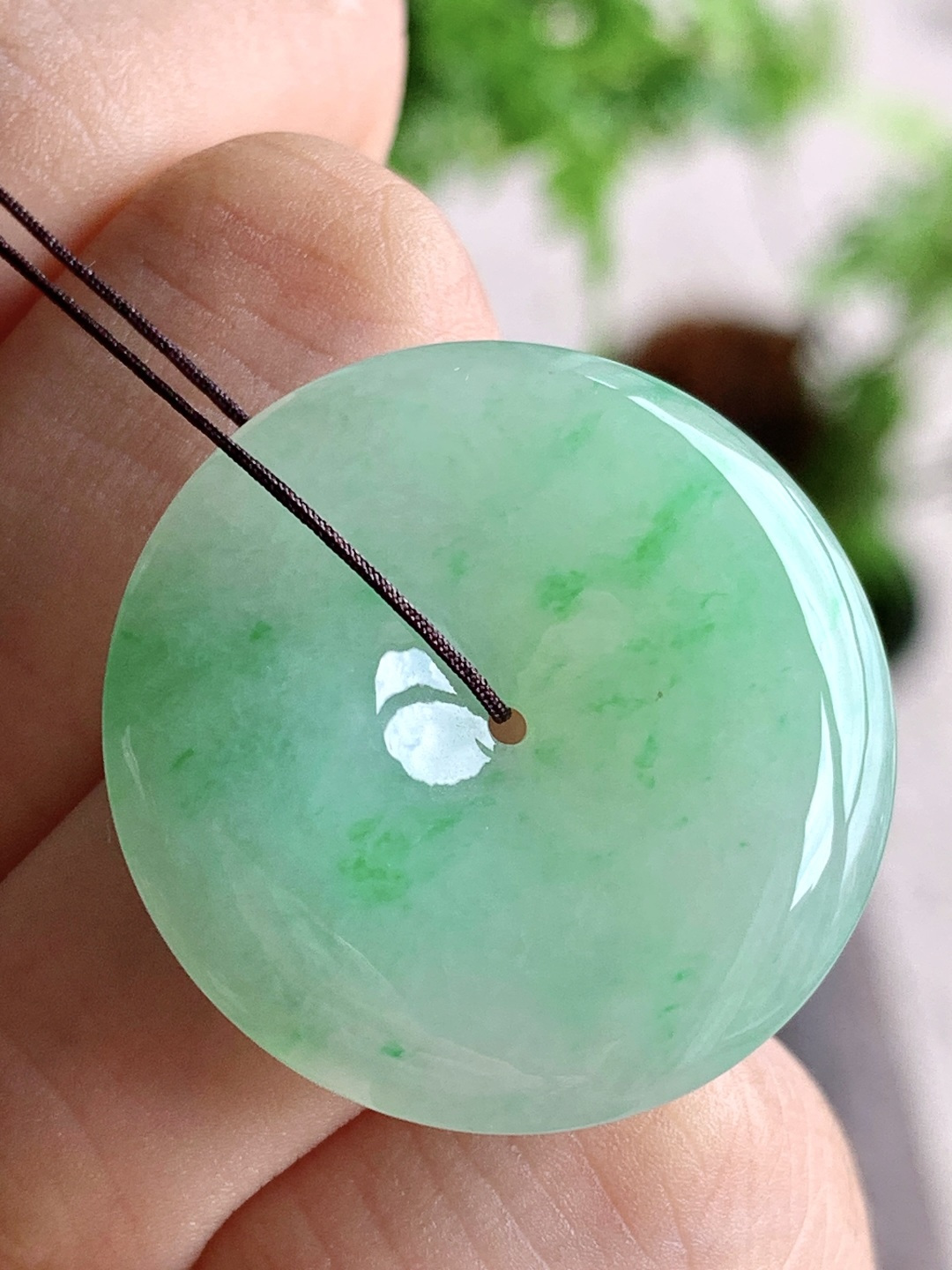 冰甜阳绿平安扣飘绿花平安扣吊坠,缅料,性比高,飘花,尺寸29-5.5,重量10克