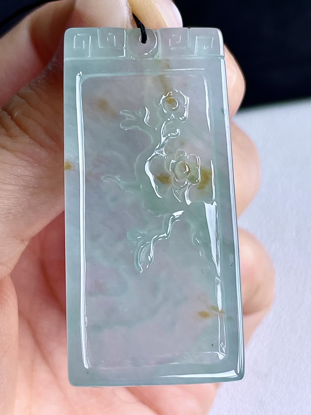 冰晴绿鹿牌飘黄翡一路繁花吊坠,无裂,性比高,尺寸50.7-24-4.3,重量14.4克