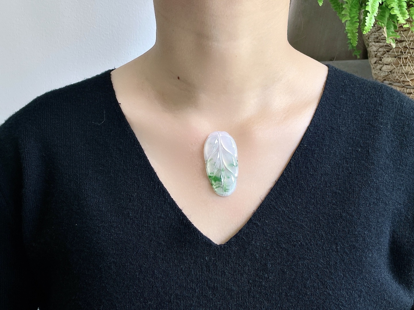 高冰飘绿花树叶飘绿花大叶子吊坠,缅料,无裂,性比高,飘花,尺寸46.8-23.8-5.2,重量11.1克