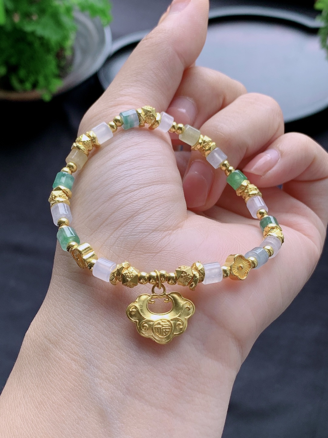 冰多宝手串桶珠珠子手串,足金镶嵌,性比高,平安锁,尺寸4.8-4.2mm,重量5.9克
