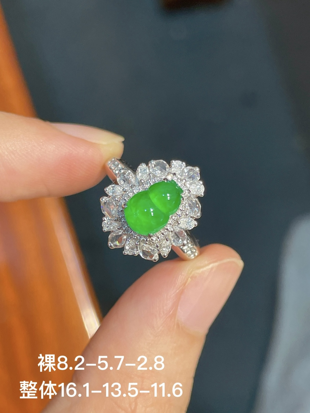 阳绿葫芦戒指,无裂,18k金镶嵌,强烈推荐，16.1-13.5-11.6