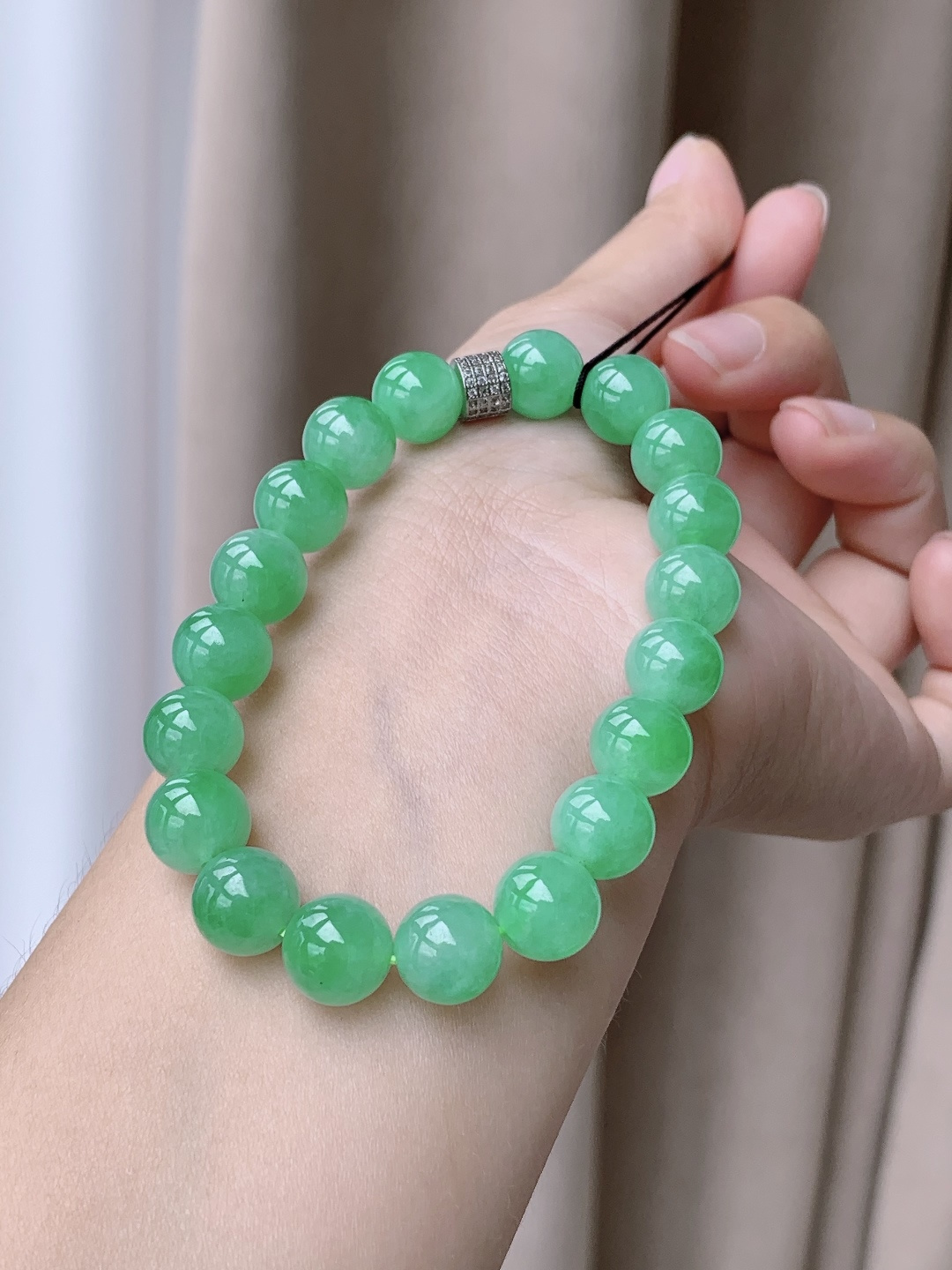 珠子冰阳绿手串圆珠珠子手串,性比高,满色满绿,尺寸9.8mm,重量33.5克