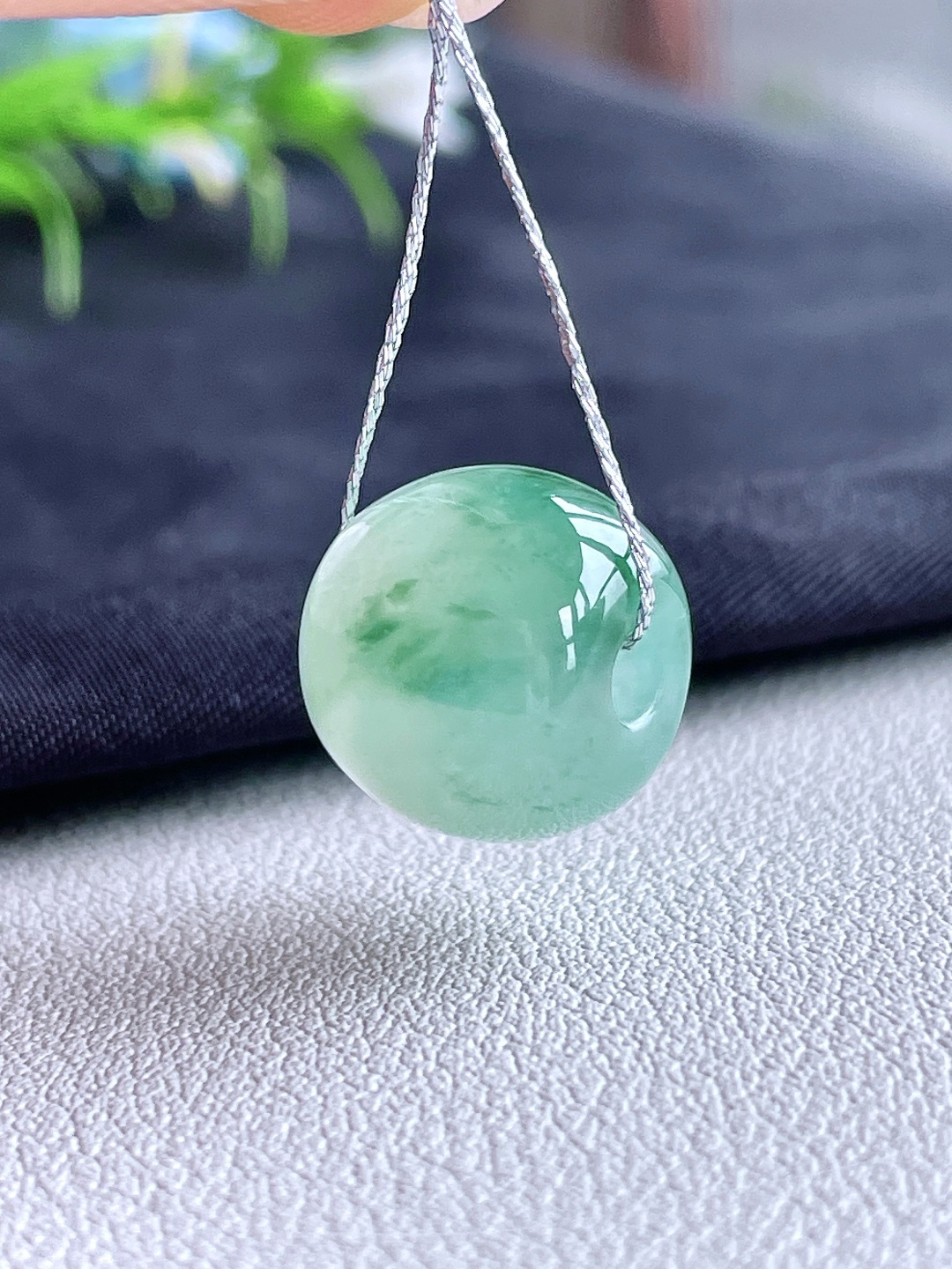 珠子冰飘绿花路路通单珠，性比高，飘花，尺寸13.8-12.6mm，重量4.7克