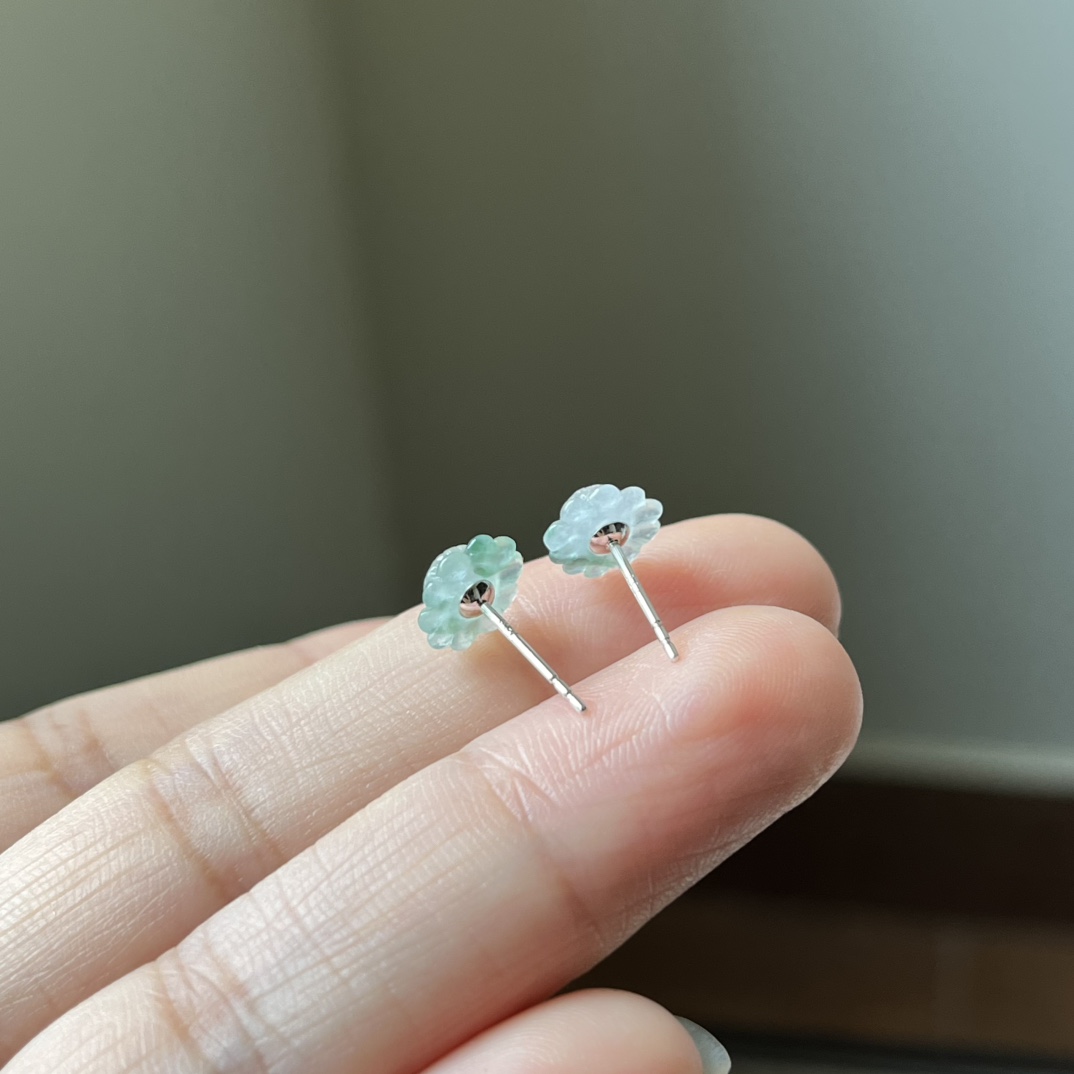 3号，18K金扣镶冰种飘花俏色向日葵耳钉，太阳花，向阳花，种水好，冰透无裂，尺寸8.5×4.5，送耳塞，亏本出
