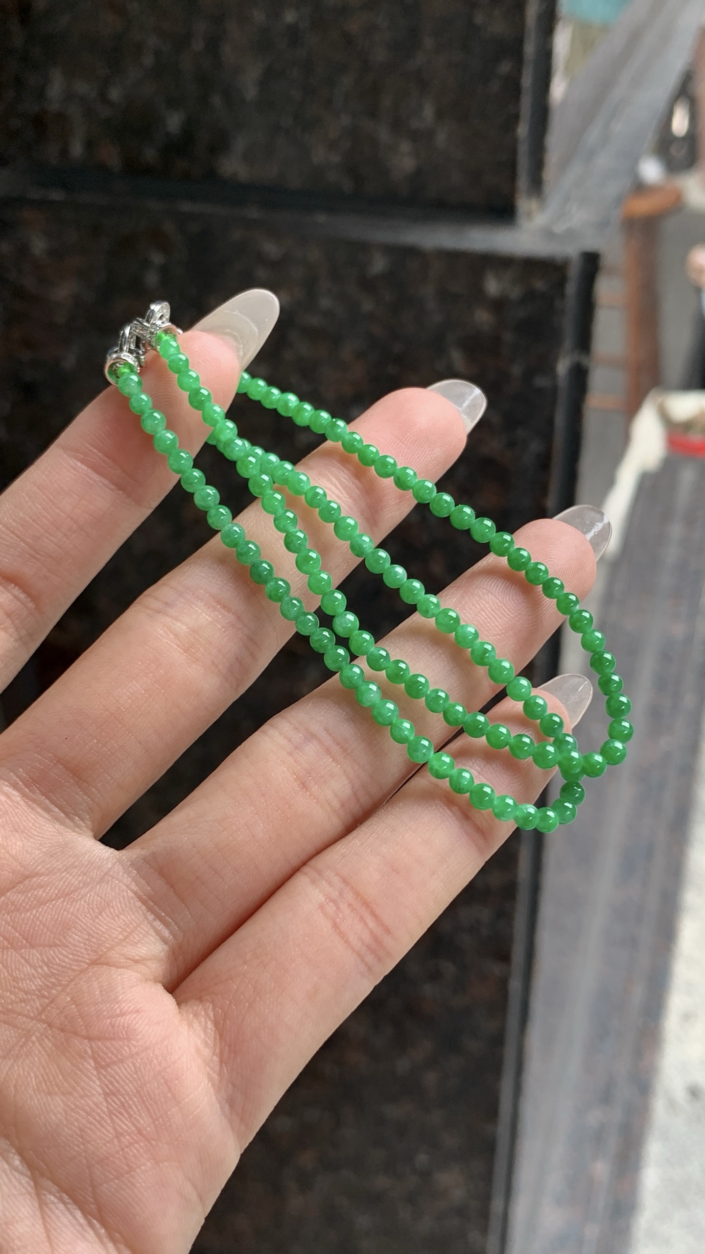 阳绿小米珠手串,卡3mm