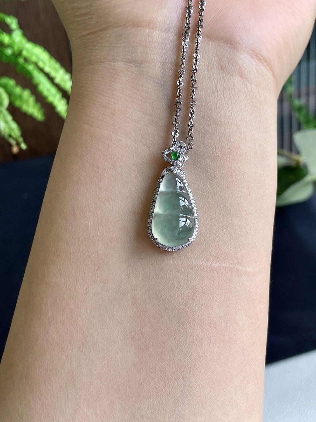 高冰晴水豆子晴水福豆吊坠,18k金镶嵌,无裂,性比高,厚装,28-13-9,18.8-11-6,3