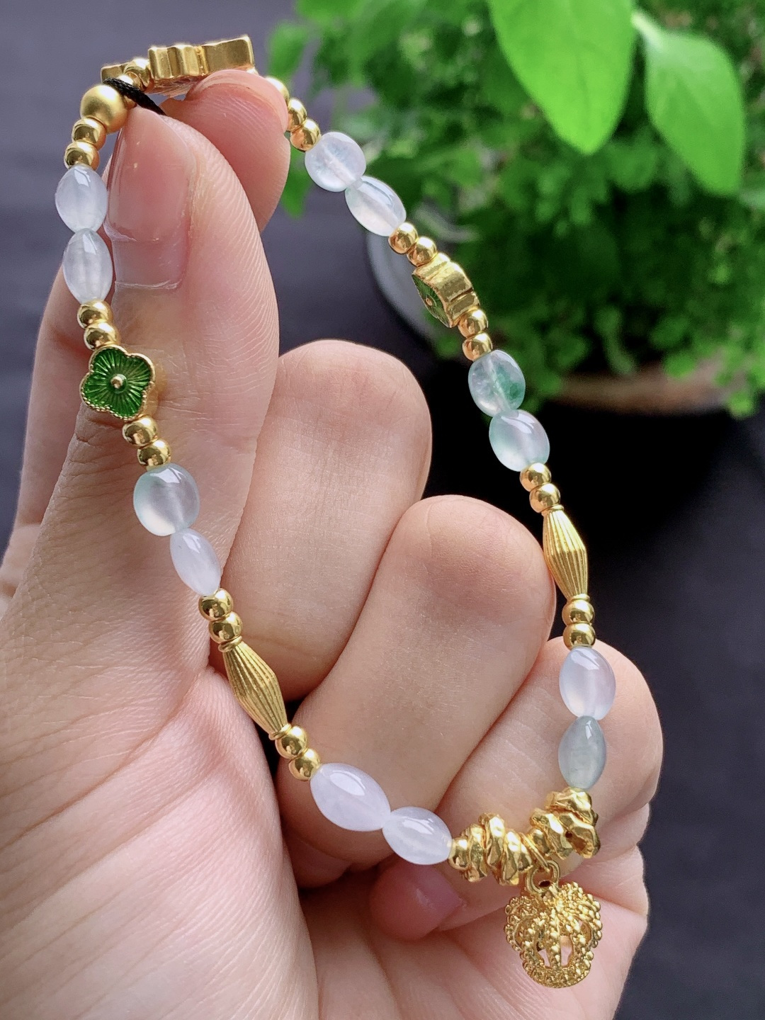 设计款冰飘花手链珠子手链,足金镶嵌,性比高,尺寸6.2-5.5-3.2mm,重量5.2克