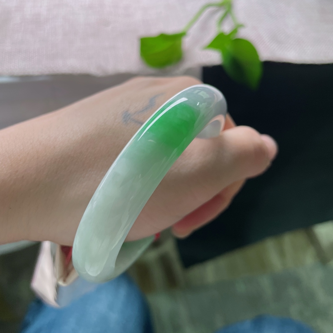 56.3/12.5/8.2，飘阳绿正圈，青翠夺目，光彩照人，水头好，种老，晶体纹，ss57640a