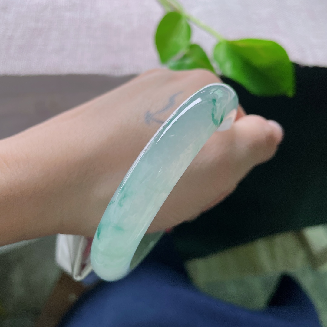 58/12/9冰飘花正圈，冰润细腻，晶莹剔透，飘逸灵动，贵气，无裂。ss56188a