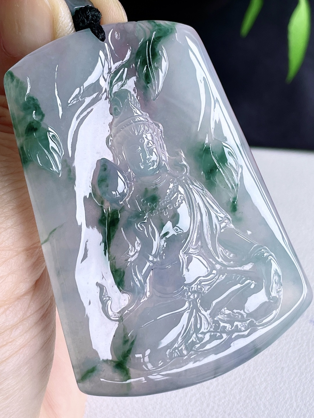 高冰紫底大势至菩萨飘花持莲观音牌吊坠,说明:缅料 无裂 性比高,尺寸:68.2-48.7-5.3,重量:40.3克