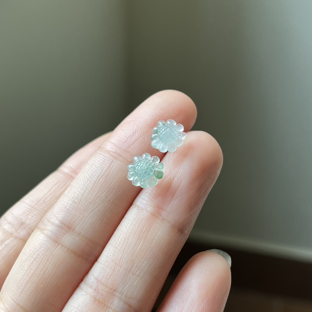 3号，18K金扣镶冰种飘花俏色向日葵耳钉，太阳花，向阳花，种水好，冰透无裂，尺寸8.5×4.5，送耳塞，亏本出