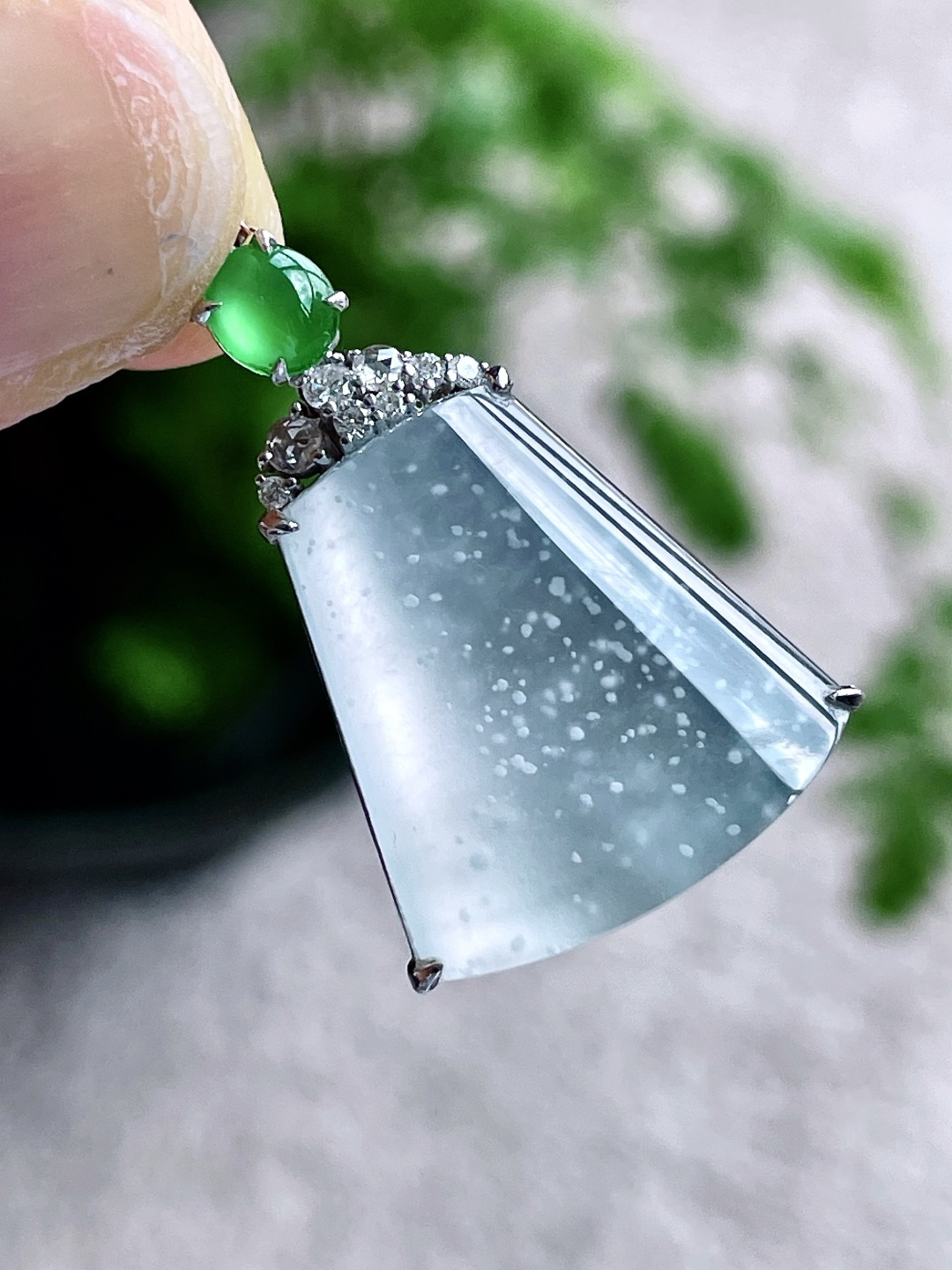 高冰雪花棉无事牌吊坠,18k金镶嵌,无裂,性比高