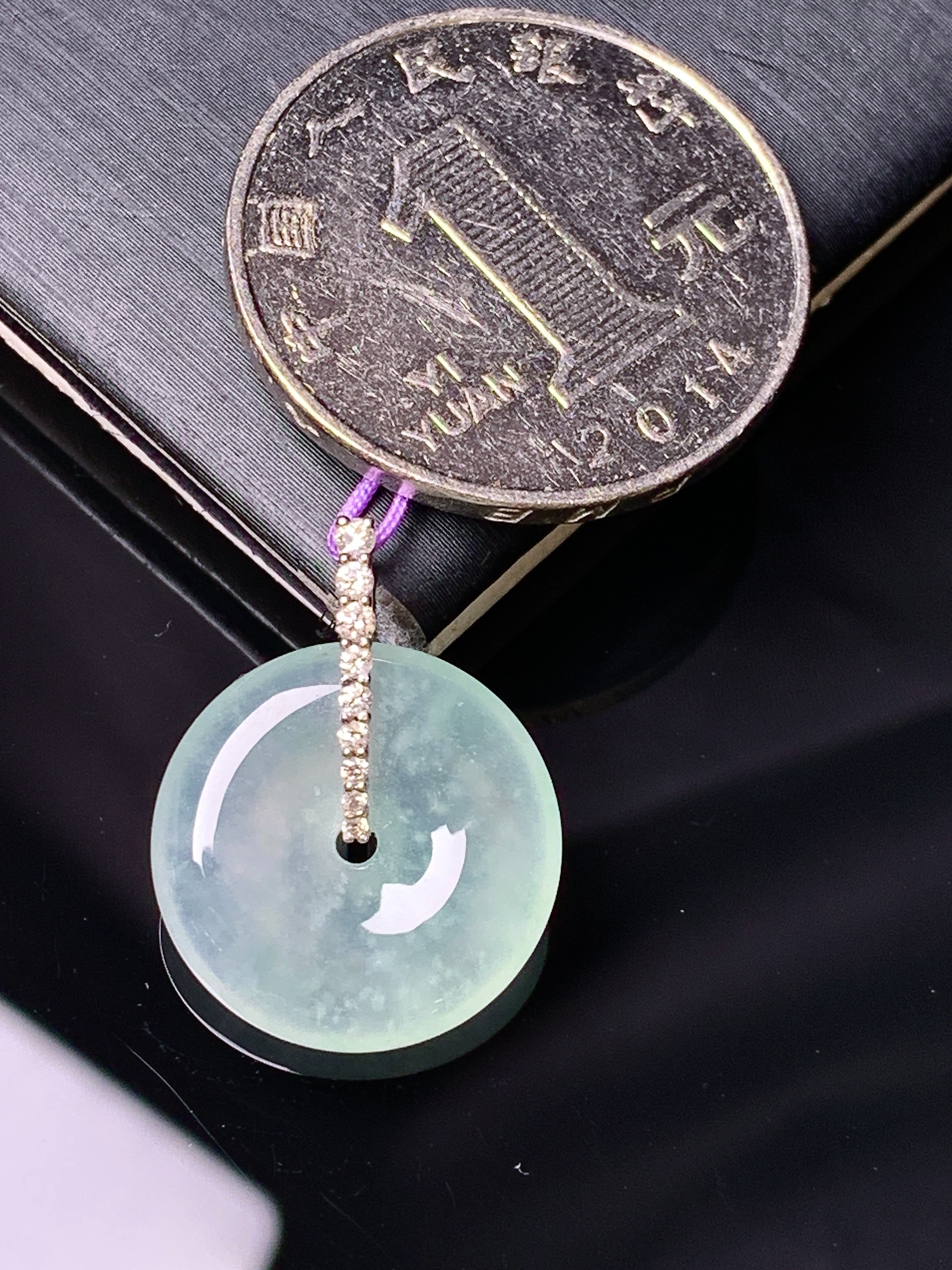18k金钻镶嵌冰种平安扣吊坠 玉质细腻 色泽艳丽清新 水润亮眼 整体尺寸21.2*16.3*4 b1